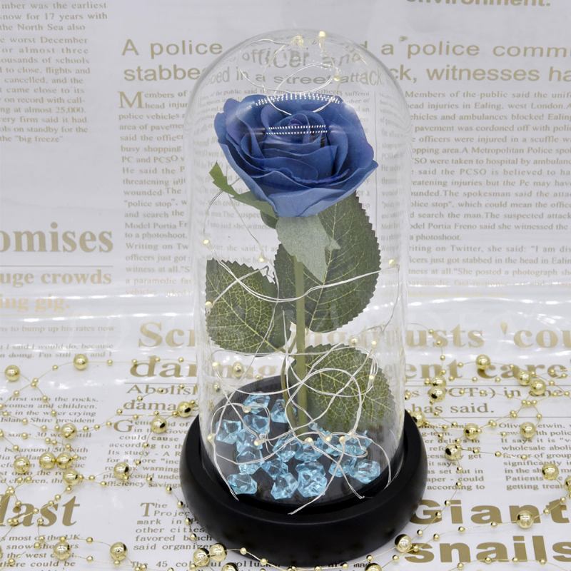 Φωτιστικό Blue Roses Με Led Fairy String Lights Πεσμένα Πέταλα Και Βάση Abs Σε Γυάλινο Θόλο Για Την Ημέρα Του Αγίου Βαλεντίνου Το Καλύτερο Δώρο Για Εκείνη