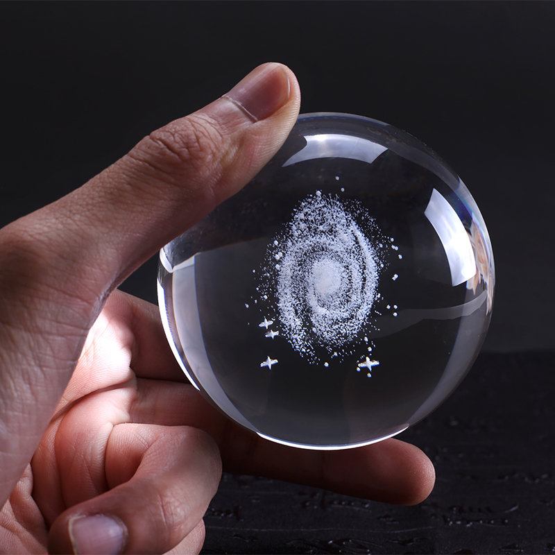 6cm Χαραγμένο Με Λέιζερ 3d Galaxy Crystal Ball Quartz Glass Home Αξεσουάρ Αστρονομία Μινιατούρες Δώρα