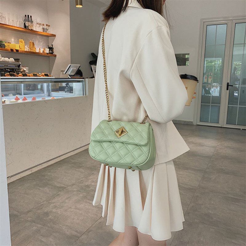 On The New Rhombic Chain Bag Female New Wild Single Shoulder Messenger Bag Casual Small Square Package Tide