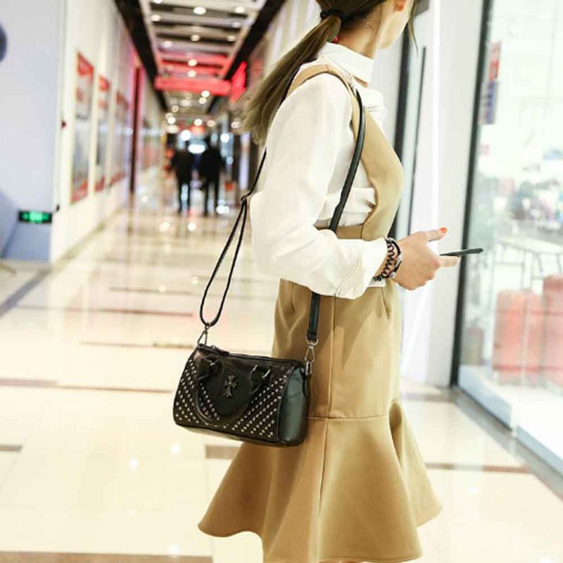 Τσάντα Τύπου Sheepskin Small Square Bag Fashion Round Hardware Rivets Shoulder Messenger Bag